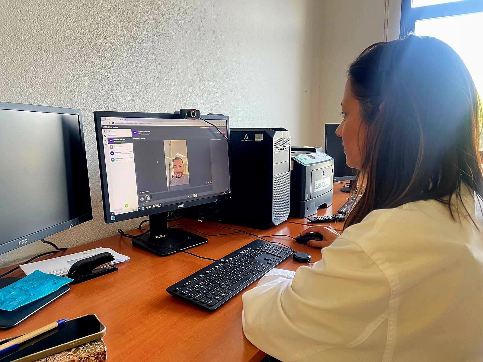 La implantación de la videoconsulta por el servicio de Urología evita el desplazamiento de 200 pacientes al Hospital Comarcal de Motril